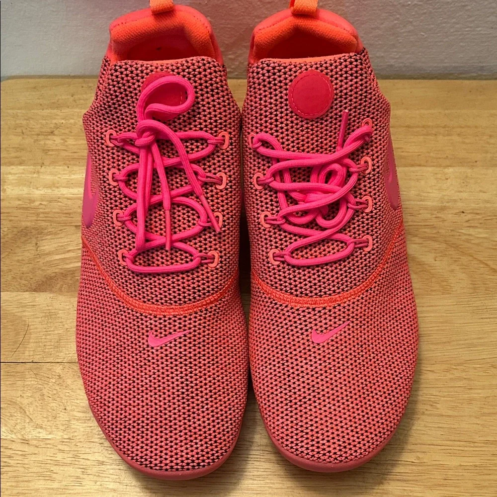 NEW Nike Bright hot Pink Sneakers - Picture 2 of 6